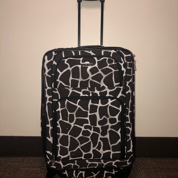 american trunk and case carry on